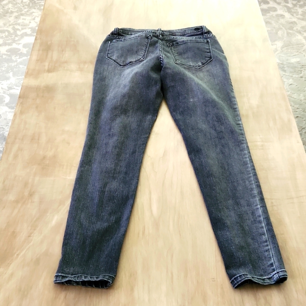 Black mid rise ankle jeans